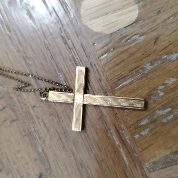 Vtg Gold Cross 12k 1/20 gf with etched design Pendant Necklace with 18" chain - Picture 1 of 5